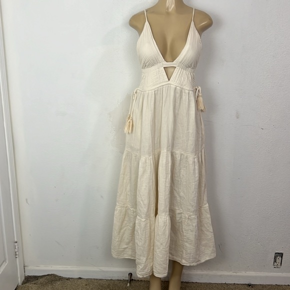 Elegant White Midi Dress - Picture 7 of 11